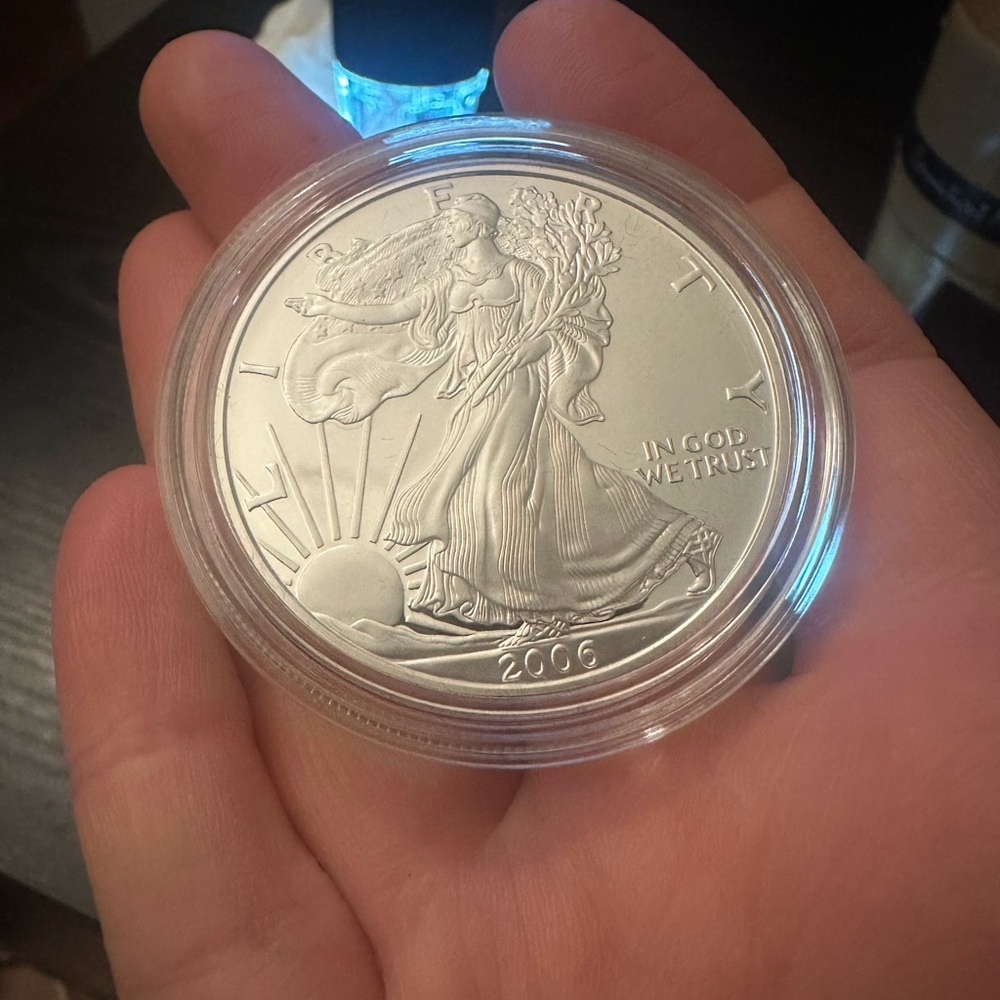 2006 99.9% Silver Coin in Protective Case w/ c.o.a. and box.